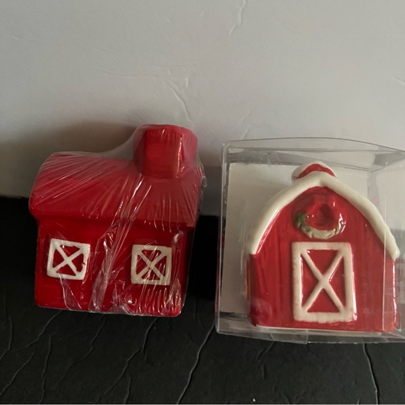 Farm House Salt & Pepper Shaker with Toothpicks Holder Red Barn & Tractor - Picture 8 of 13